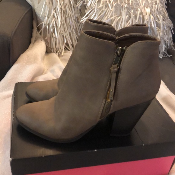 Charlotte Russe Booties (tan) size 7 women’s - Picture 2 of 8